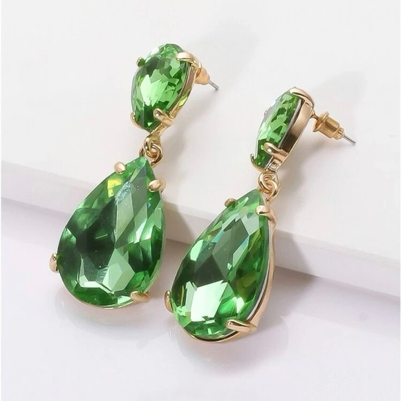 Jewelry - 💗Host Pick💗Rhinestone water drop earrings. New.
